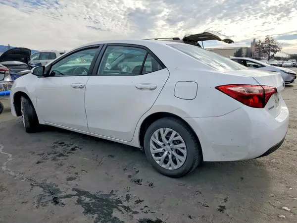5YFBURHE7KP886764 2019 TOYOTA COROLLA - Image 2