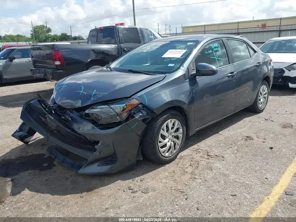 5YFBURHE7KP891978 2019 TOYOTA COROLLA - Image 2