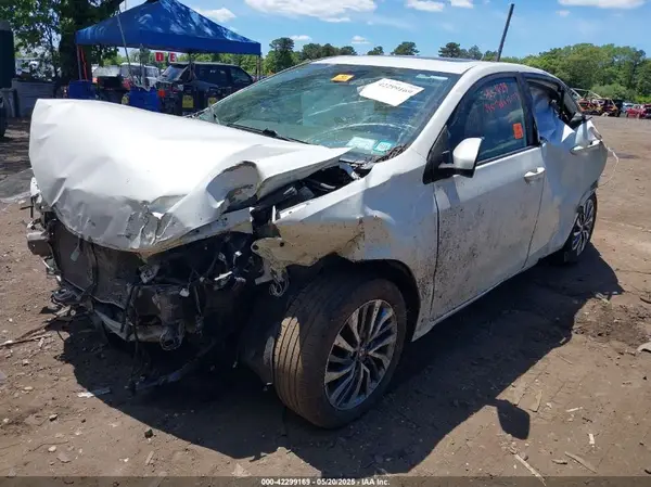 5YFBURHE7KP904888 2019 TOYOTA COROLLA - Image 2