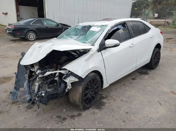 5YFBURHE7KP932982 2019 TOYOTA COROLLA - Image 2