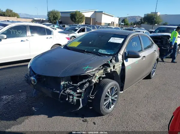 5YFBURHE7KP932996 2019 TOYOTA COROLLA - Image 2