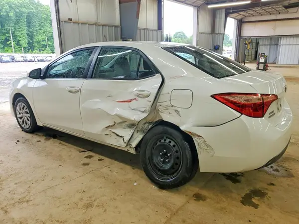 5YFBURHE7KP935087 2019 TOYOTA COROLLA - Image 2
