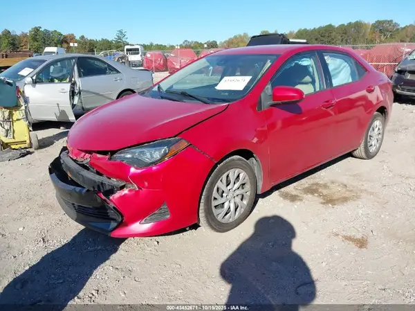 5YFBURHE7KP940676 2019 TOYOTA COROLLA - Image 2