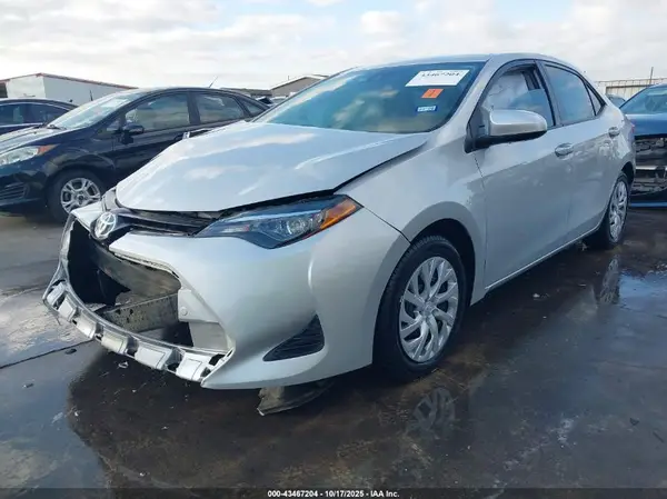 5YFBURHE7KP943819 2019 TOYOTA COROLLA - Image 2