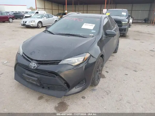 5YFBURHE7KP945523 2019 TOYOTA COROLLA - Image 2