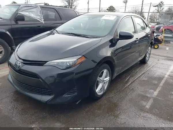 5YFBURHE7KP948678 2019 TOYOTA COROLLA - Image 2