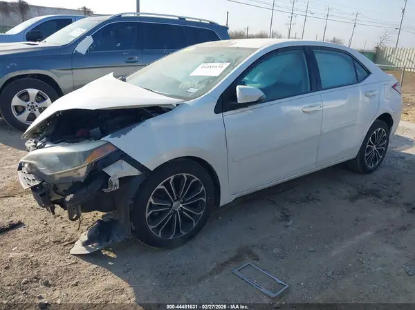 5YFBURHE8GP374213 2016 TOYOTA COROLLA - Image 2