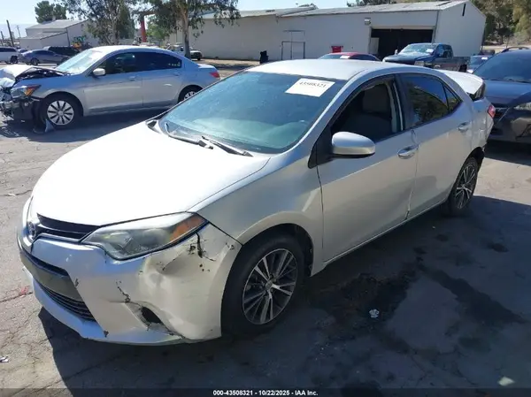 5YFBURHE8GP385261 2016 TOYOTA COROLLA - Image 2