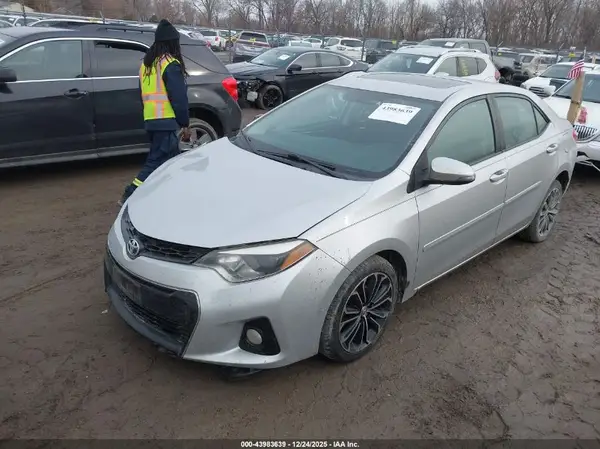 5YFBURHE8GP394381 2016 TOYOTA COROLLA - Image 2