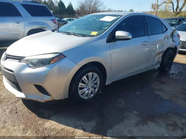 5YFBURHE8GP394963 2016 TOYOTA COROLLA - Image 2