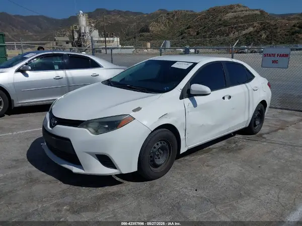 5YFBURHE8GP421983 2016 TOYOTA COROLLA - Image 2