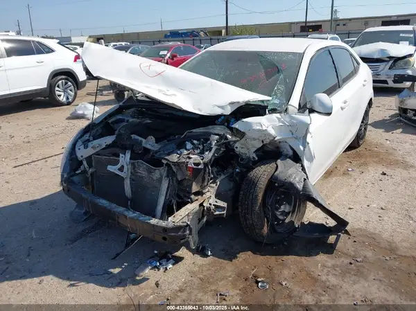 5YFBURHE8GP422020 2016 TOYOTA COROLLA - Image 2