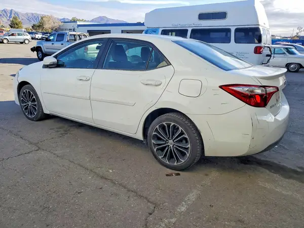 5YFBURHE8GP453297 2016 TOYOTA COROLLA - Image 2