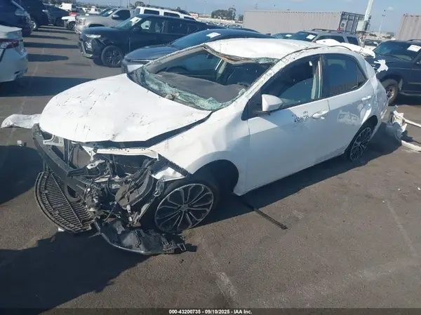 5YFBURHE8GP456085 2016 TOYOTA COROLLA - Image 2