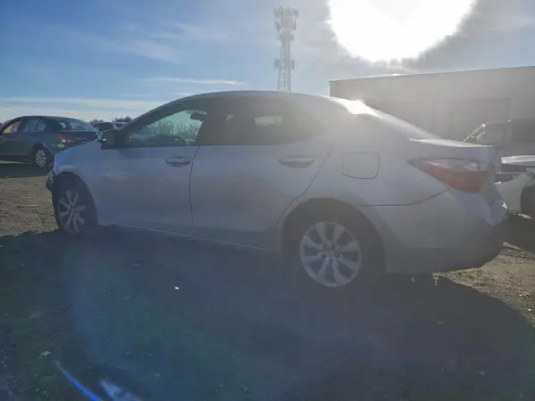 5YFBURHE8GP465613 2016 TOYOTA COROLLA - Image 2
