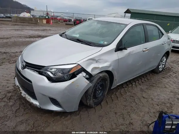 5YFBURHE8GP469855 2016 TOYOTA COROLLA - Image 2