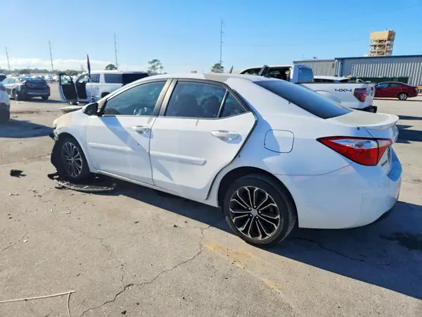 5YFBURHE8GP477423 2016 TOYOTA COROLLA - Image 2