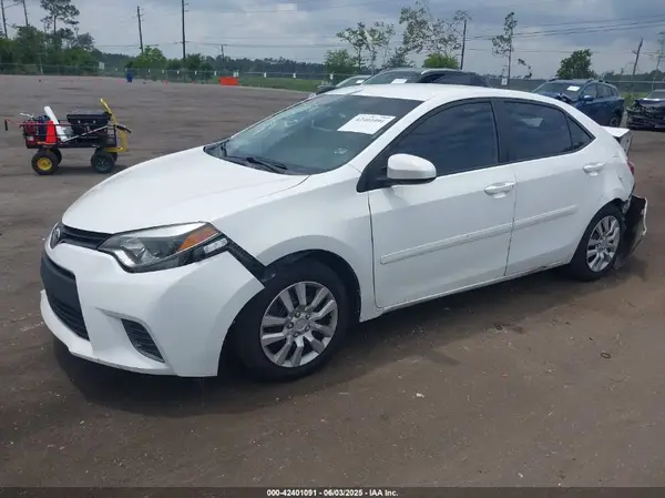 5YFBURHE8GP482590 2016 TOYOTA COROLLA - Image 2