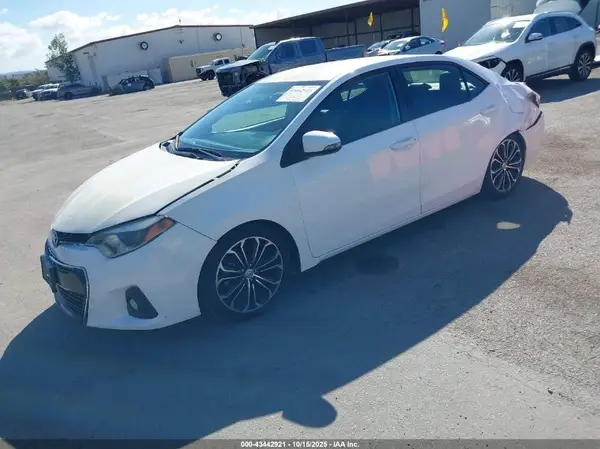 5YFBURHE8GP485067 2016 TOYOTA COROLLA - Image 2
