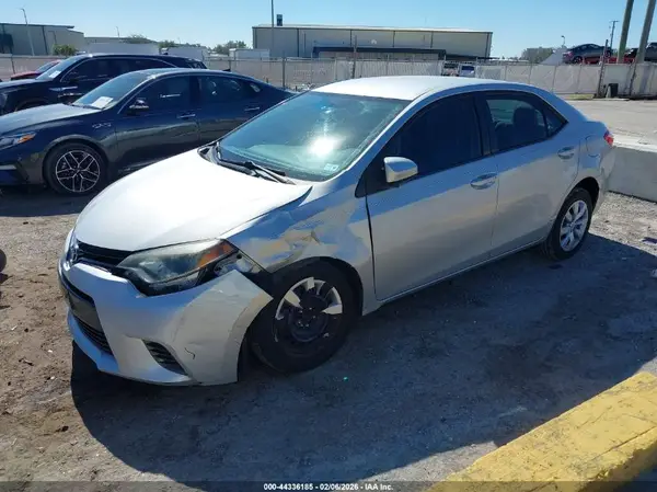 5YFBURHE8GP499132 2016 TOYOTA COROLLA - Image 2