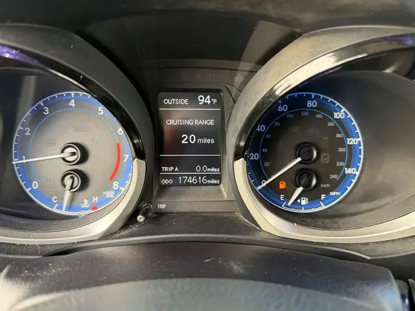 5YFBURHE8GP500618 2016 TOYOTA COROLLA - Image 8