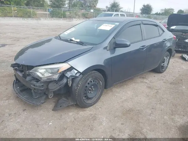 5YFBURHE8GP527205 2016 TOYOTA COROLLA - Image 2