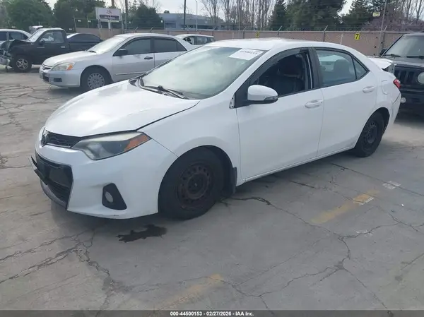 5YFBURHE8GP534977 2016 TOYOTA COROLLA - Image 2