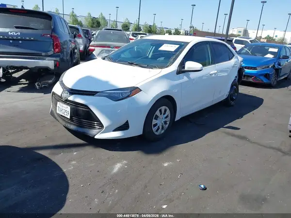 5YFBURHE8HP569584 2017 TOYOTA COROLLA - Image 2