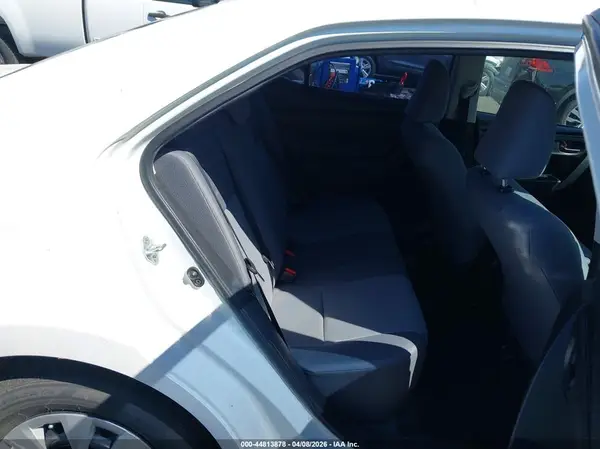 5YFBURHE8HP569584 2017 TOYOTA COROLLA - Image 8