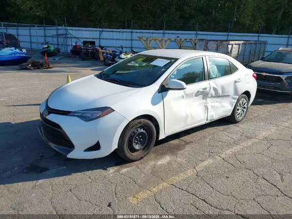5YFBURHE8HP569956 2017 TOYOTA COROLLA - Image 2