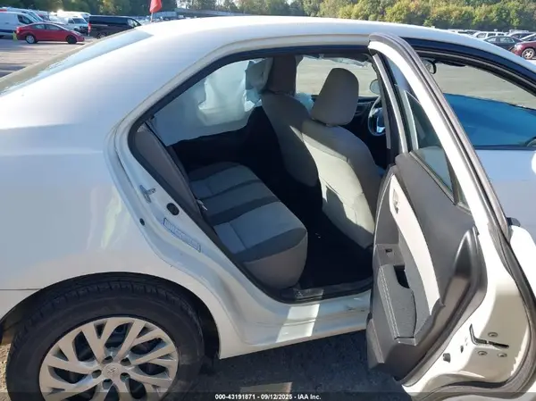 5YFBURHE8HP569956 2017 TOYOTA COROLLA - Image 8