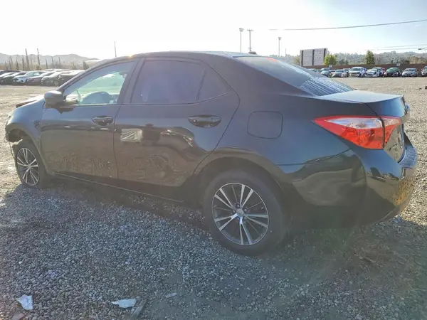 5YFBURHE8HP570072 2017 TOYOTA COROLLA - Image 2