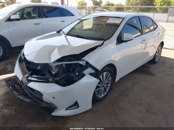 5YFBURHE8HP570184 2017 TOYOTA COROLLA - Image 2