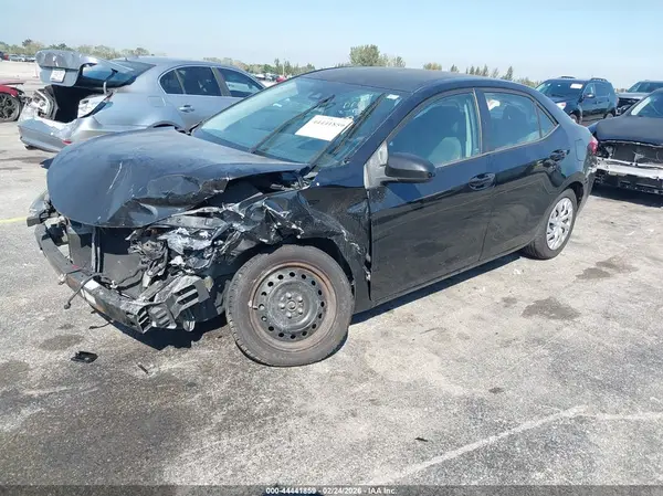 5YFBURHE8HP571478 2017 TOYOTA COROLLA - Image 2