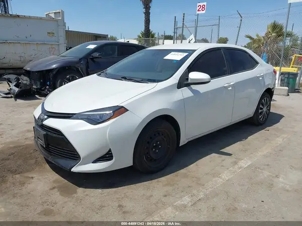 5YFBURHE8HP573330 2017 TOYOTA COROLLA - Image 2