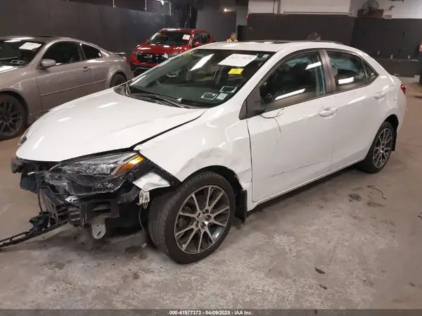 5YFBURHE8HP573926 2017 TOYOTA COROLLA - Image 2