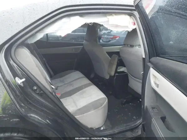 5YFBURHE8HP575773 2017 TOYOTA COROLLA - Image 8