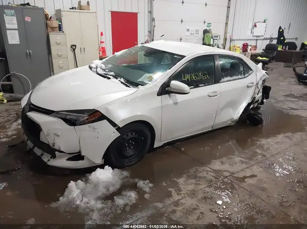 5YFBURHE8HP577376 2017 TOYOTA COROLLA - Image 2