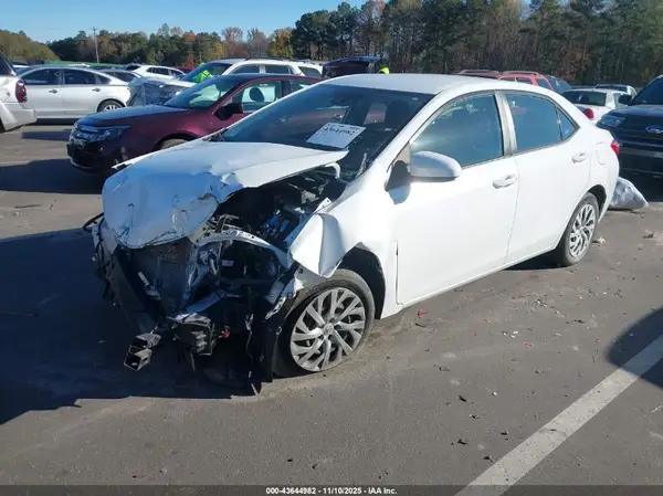 5YFBURHE8HP579824 2017 TOYOTA COROLLA - Image 2