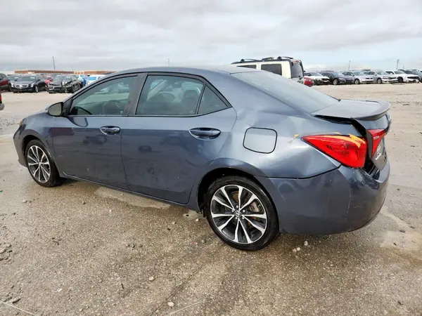 5YFBURHE8HP579841 2017 TOYOTA COROLLA - Image 2