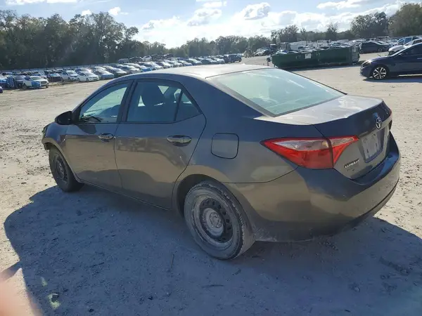 5YFBURHE8HP579886 2017 TOYOTA COROLLA - Image 2