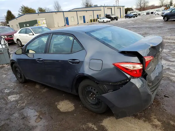 5YFBURHE8HP580116 2017 TOYOTA COROLLA - Image 2