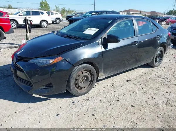 5YFBURHE8HP580844 2017 TOYOTA COROLLA - Image 2