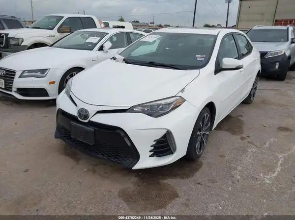 5YFBURHE8HP580956 2017 TOYOTA COROLLA - Image 2