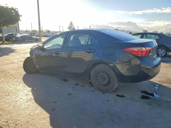 5YFBURHE8HP581346 2017 TOYOTA COROLLA - Image 2
