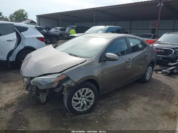 5YFBURHE8HP583291 2017 TOYOTA COROLLA - Image 2