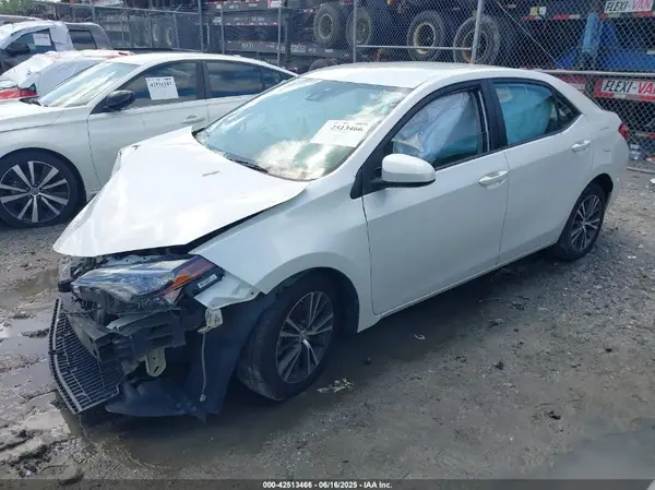 5YFBURHE8HP583744 2017 TOYOTA COROLLA - Image 2