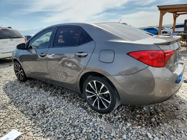 5YFBURHE8HP584554 2017 TOYOTA COROLLA - Image 2