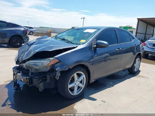 5YFBURHE8HP585879 2017 TOYOTA COROLLA - Image 2