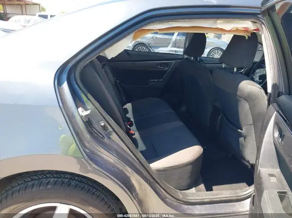 5YFBURHE8HP585879 2017 TOYOTA COROLLA - Image 8